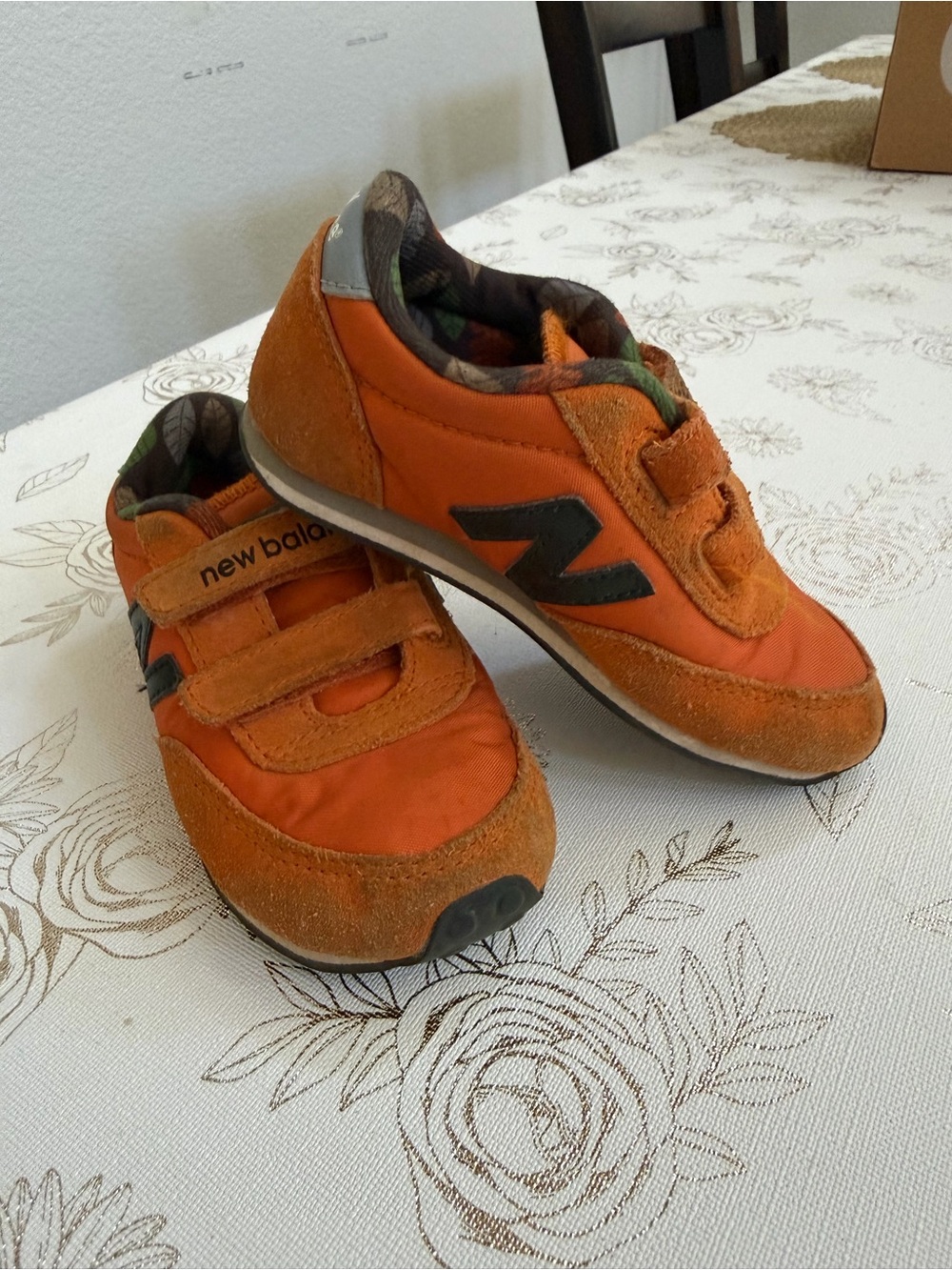 New Balance 410 Toddler Shoes Size 8 US Orange Suede Hook & Loop Sneakers - Picture 3 of 9